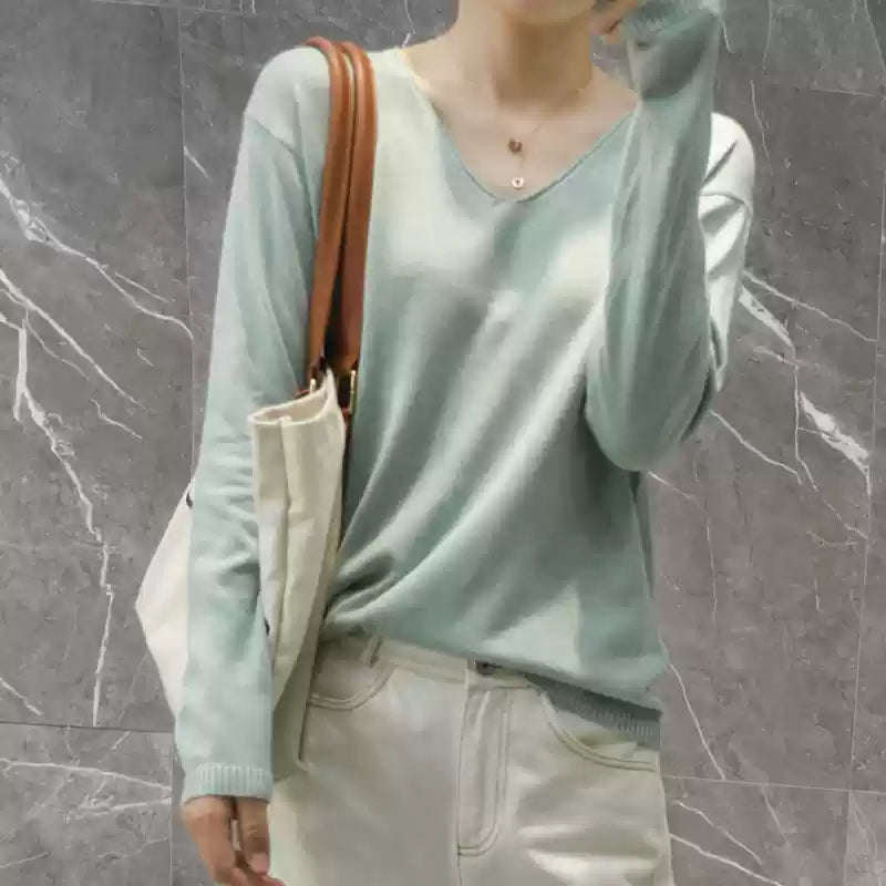 Essential V-neck Knit Long Sleeve Top